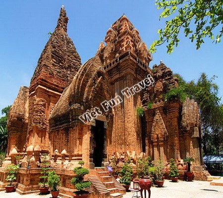 Du lịch đảo ngọc Nha Trang - Viếng thăm Tháp Bà Ponagar